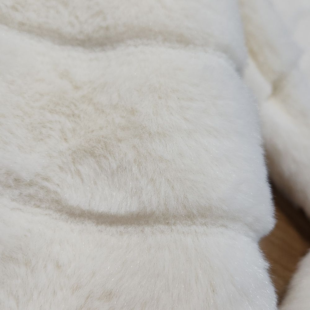 🔥NWT Rue21 Cream Faux Fur Long Sleeve Sweater Large - Picture 6 of 8